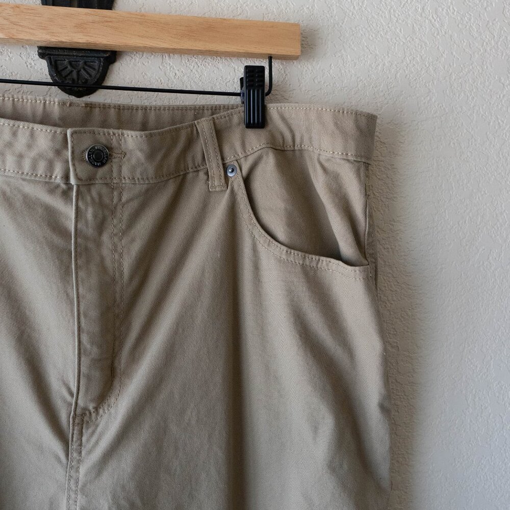 Magellan Men’s Khaki Pants 42W x 30L | Stain Release Stretch Cotton Workwear - Picture 3 of 10